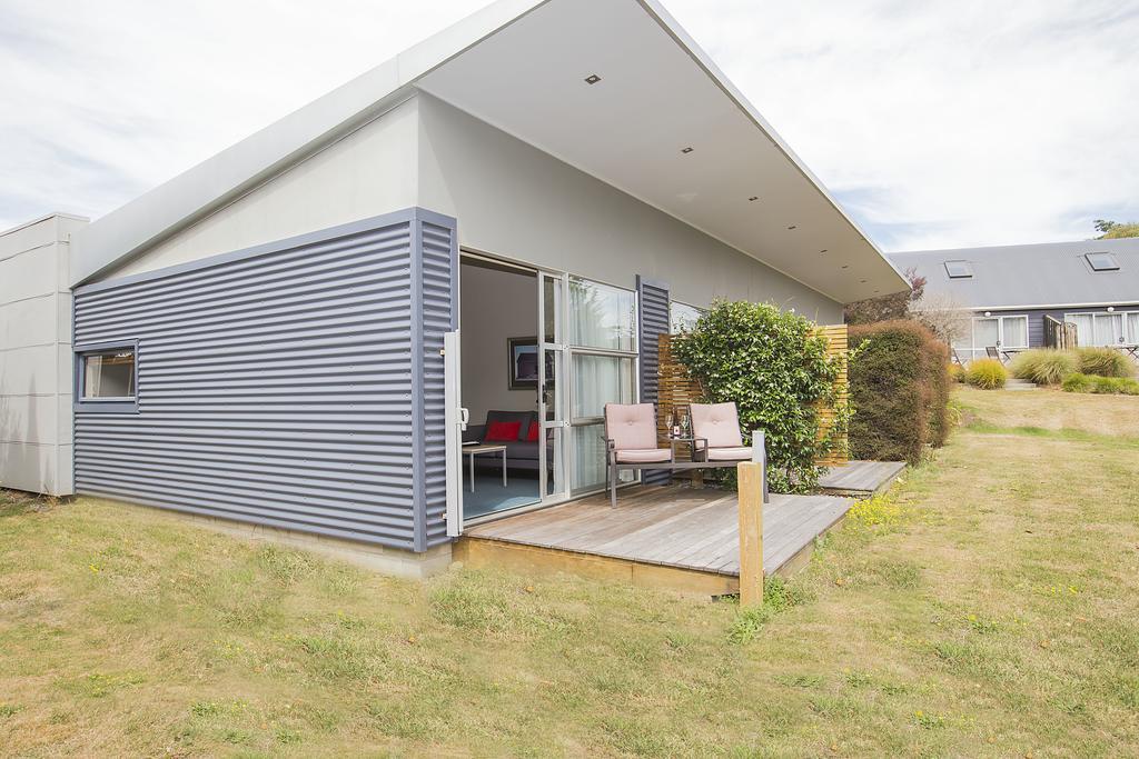 The Claremont Motel Martinborough Exterior photo