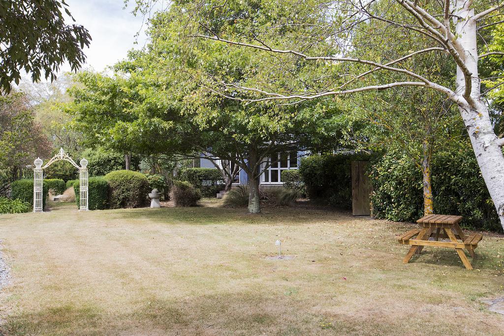 The Claremont Motel Martinborough Exterior photo