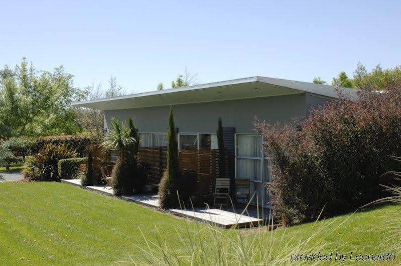 The Claremont Motel Martinborough Exterior photo